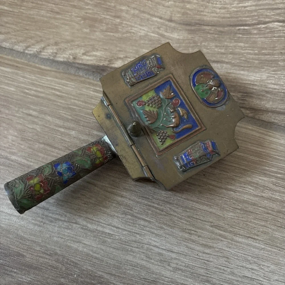 Vintage Silent Butler Chinese cloisonné crumb cigarette‎ catcher, brass detail